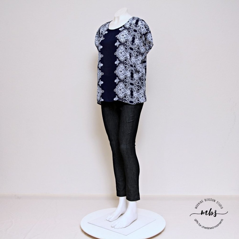 Ava Christine Blue Paisley Scoop Neck Short Sleeve Blouse
